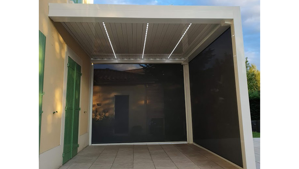 pergola bioclimatique avec store